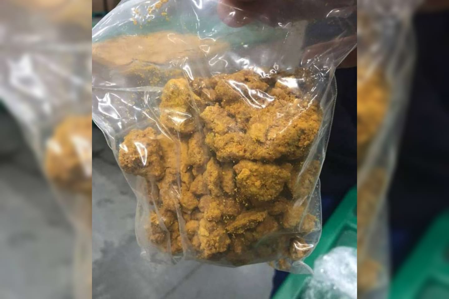 Droga apreendida pela Receita Federal tem uma aparência amarelada e nenhum tipo de conhecimento científico