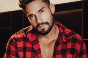 A Fazenda Arcrebiano preconceito "Gente bonita também sofre. Gente bonita também tem história", disse o ex-BBB. A Fazenda: Arcrebiano revela sofrer preconceito por ser bonito