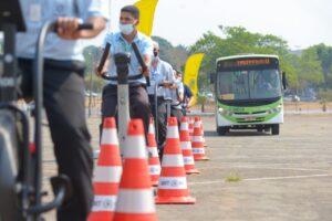 Motoristas de ônibus tiveram dia como ciclistas para vivenciar inseguranças ao usarem biciclestas em ação de empatia no trânsito de Goiânia. (Foto: Jucimar de Sousa/Mais Goiás)