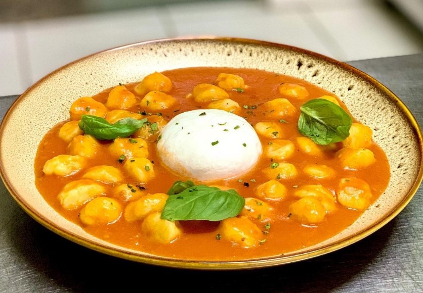 Nhoque com burrata da Cantina San Marco, opção entre os restaurantes italianos em Goiânia