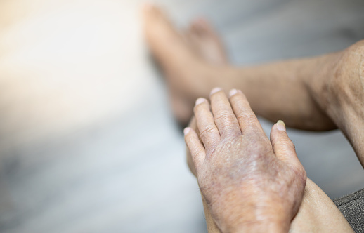 Homem é preso suspeito de maus-tratos ao pai idoso encontrado desidratado e com larvas em ferimento, em Goiânia (Foto: Reprodução/Pixabay)