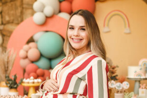 Thaeme dá à luz sua segunda filha: 'Nosso mais novo amor'