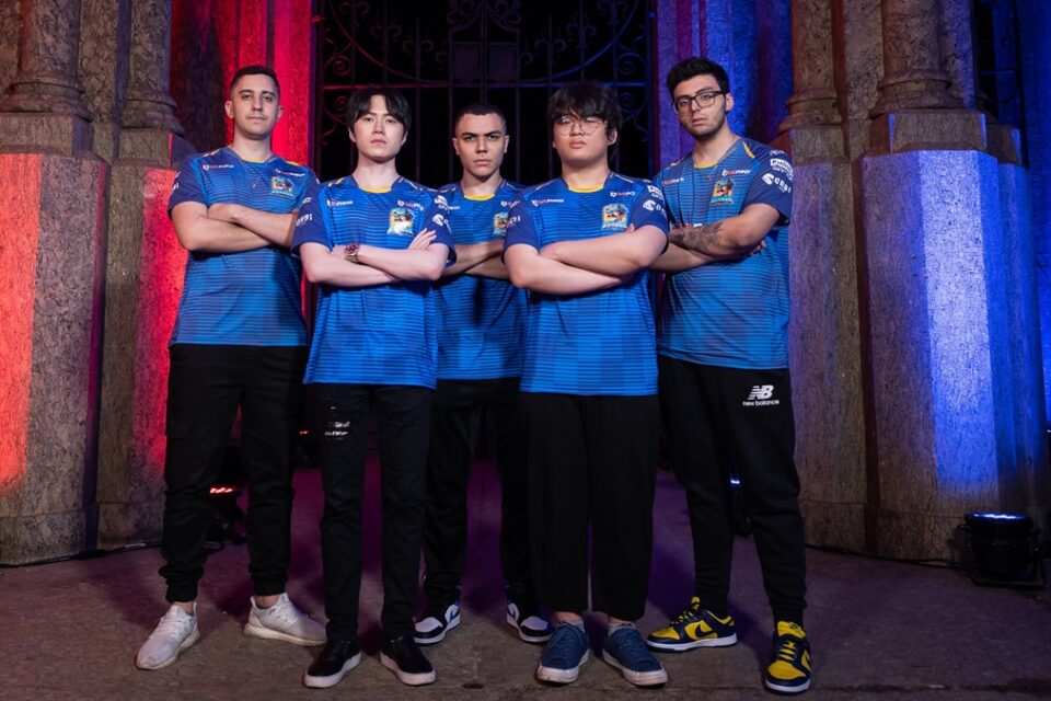 Time da Rensga reunido para a final do CBLOL