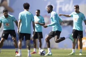 Jogadores da seleção durante roda de bobinho