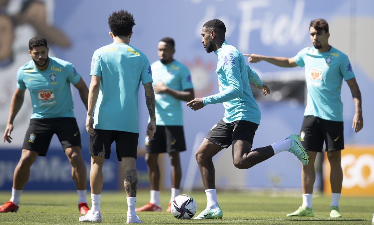 Jogadores da seleção durante roda de bobinho