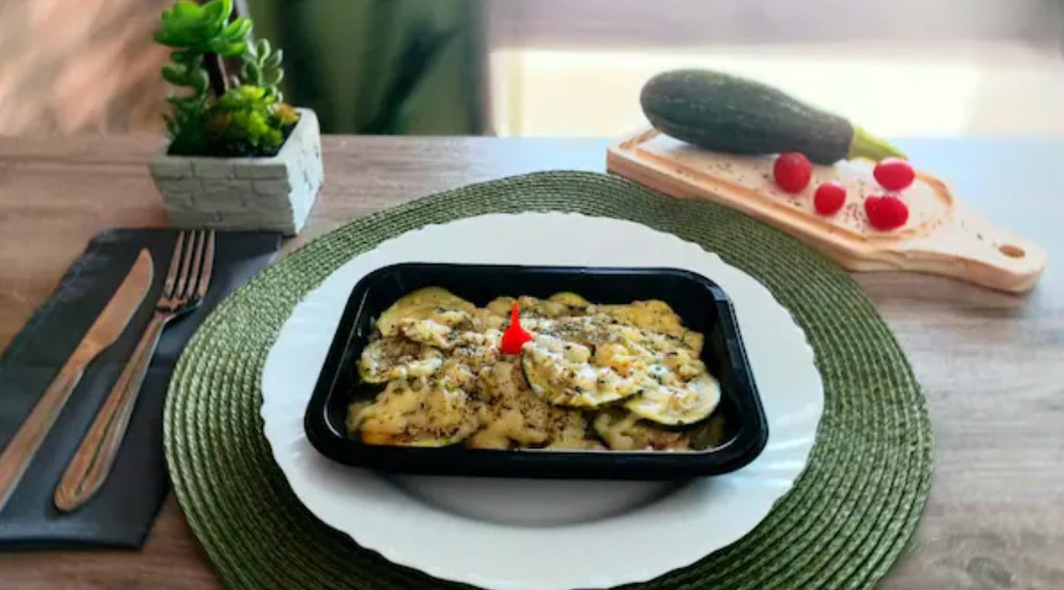 Lasanha de abobrinha à milanesa da Loucos por Dieta, opção de congelados fit em Goiânia