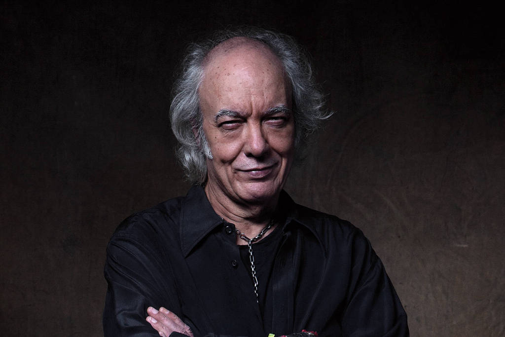 Erasmo Carlos deixa hospital após internação por Covid e defende vacina