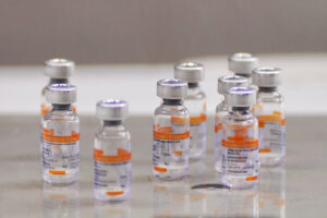 Reino Unido aprova entrada de turistas vacinados com CoronaVac