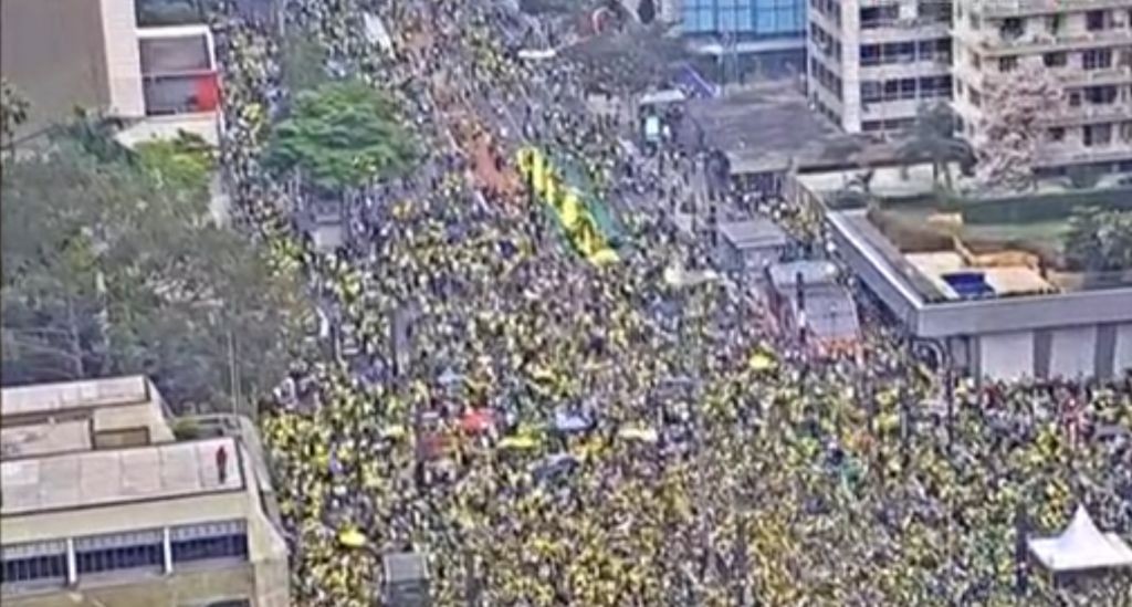 PM estima 125 mil pessoas na Paulista e 15 mil no Anhangabaú (Foto: Reprodução - Globonews)