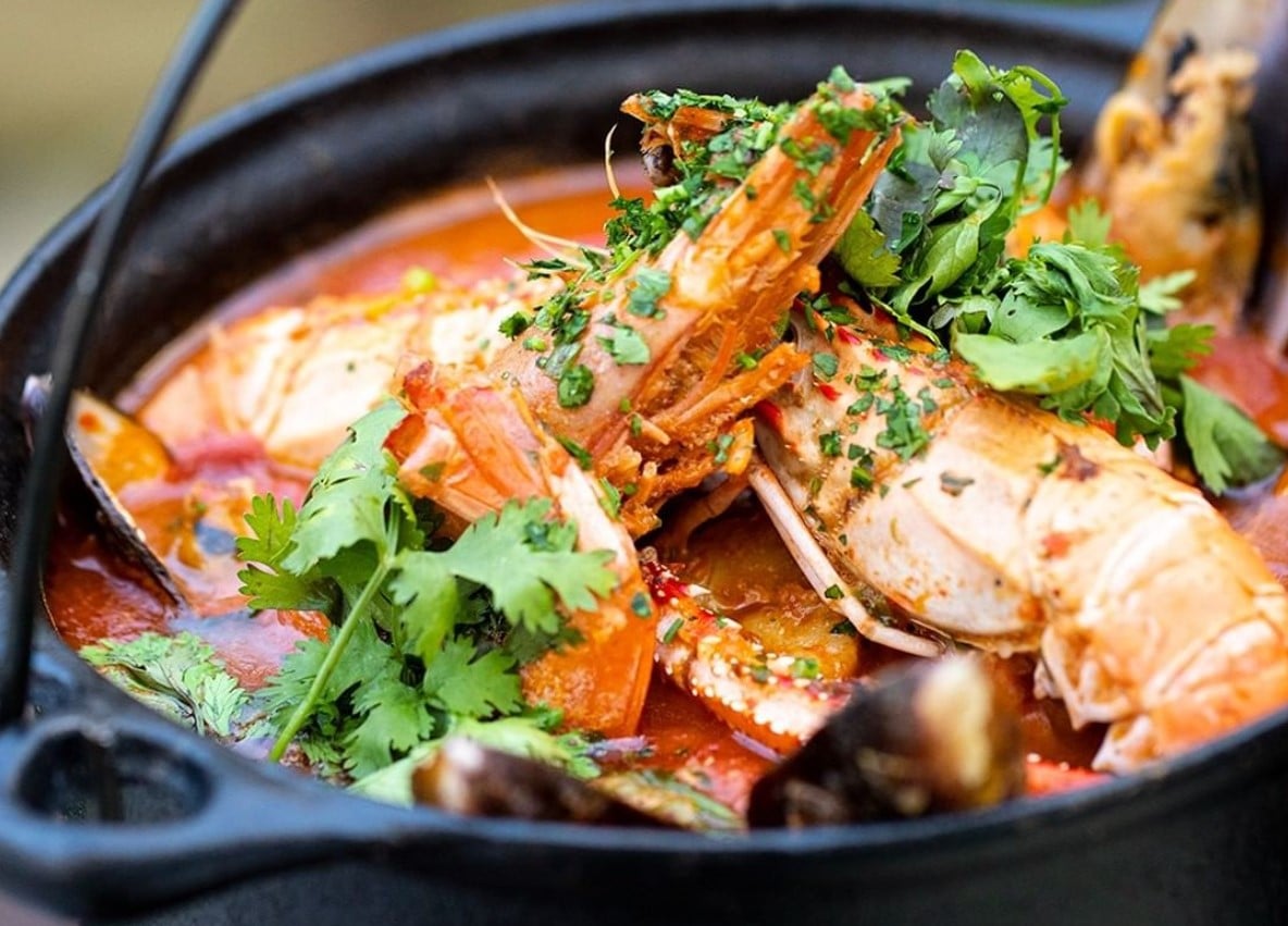 Calderada de frutos do mar é opção no Botequim Mercatto, um dos restaurantes de frutos do mar em Goiânia 
