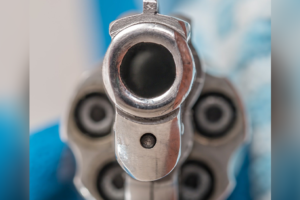 Jovem mata cinco pessoas da família na França