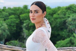 Atriz é mãe de Francisco, que completou três meses de vida. Com emoji de vaca, Thaila Ayala publica foto tirando leite; veja