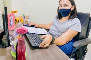 "Me ajudou a ser quem sou hoje", diz administradora que estudou com pessoas não deficientes na escola