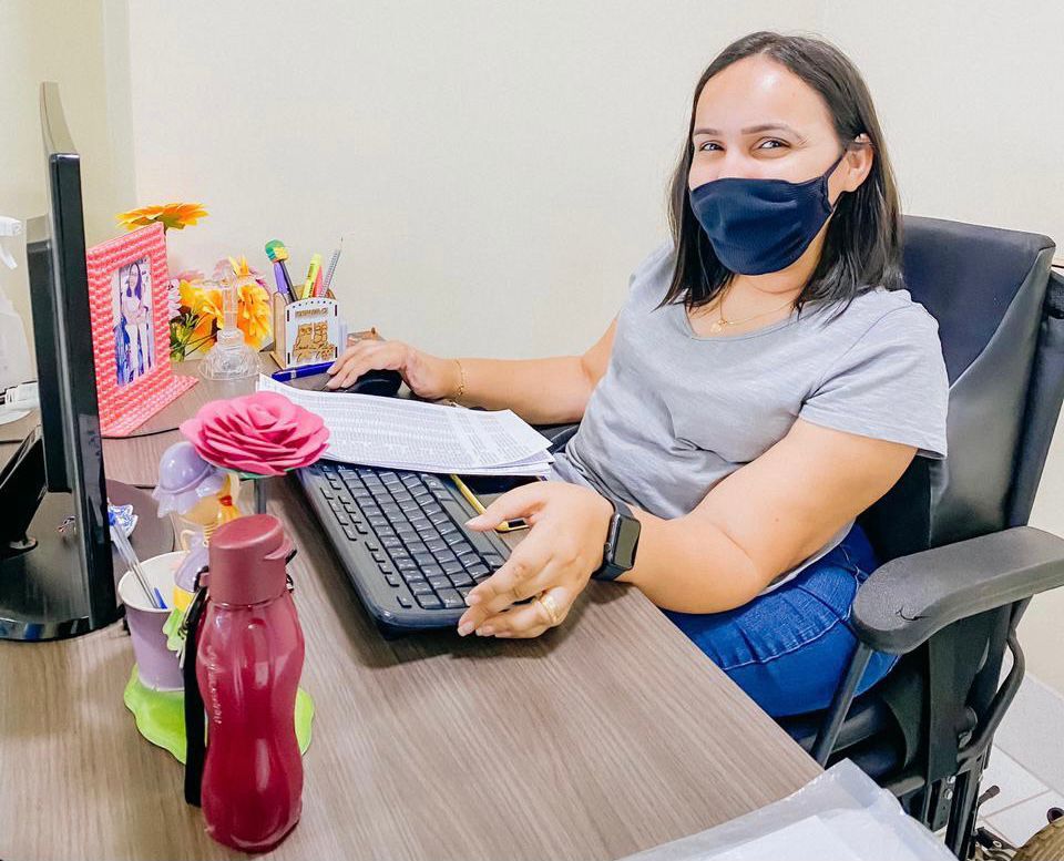 "Me ajudou a ser quem sou hoje", diz administradora que estudou com pessoas não deficientes na escola