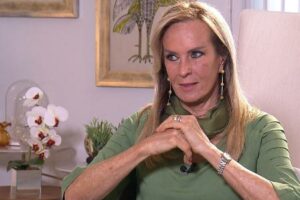 'Eu preciso viver', diz Helô Pinheiro sobre tratamento contra câncer de tiroide