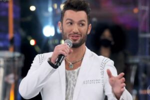 Ginasta se caracterizou de Gusttavo Lima e apresentação parece não ter agradado. Diego Hypólito é consolado por Andressa Suita após Domingão