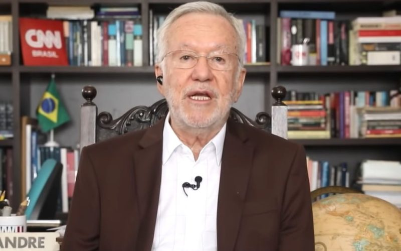 'Se eu digo uma coisa, eu tenho que praticar. Pensem com a sua cabeça'. Alexandre Garcia sobre saída da CNN: Não podia decepcionar alunos