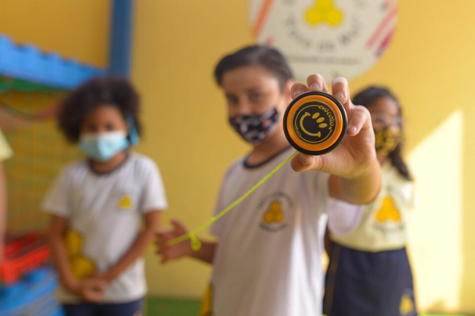 Brincadeiras lúdicas podem auxiliar crianças e adolescentes com hábitos tecnológicos; Entenda