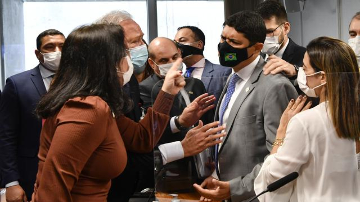 Ministro da CGU chama senadora de ‘descontrolada’ e tumultua CPI