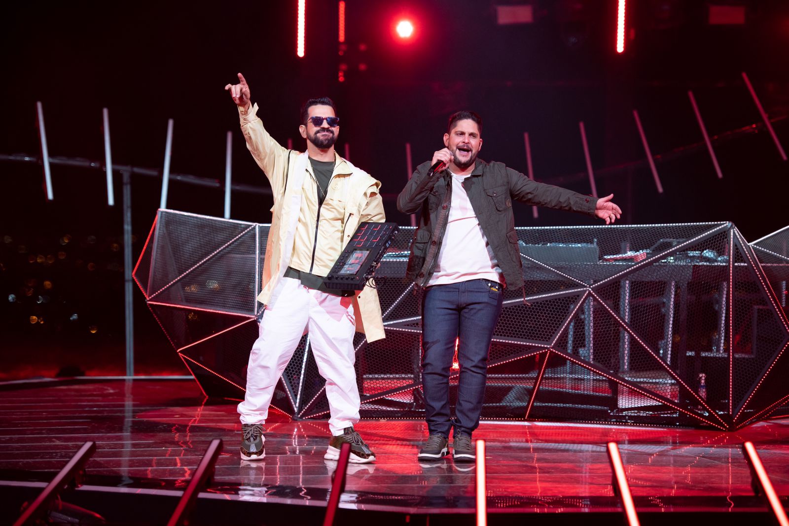 Dennis lança primeiro volume do DVD "O Impossível" com parceria de sertanejos