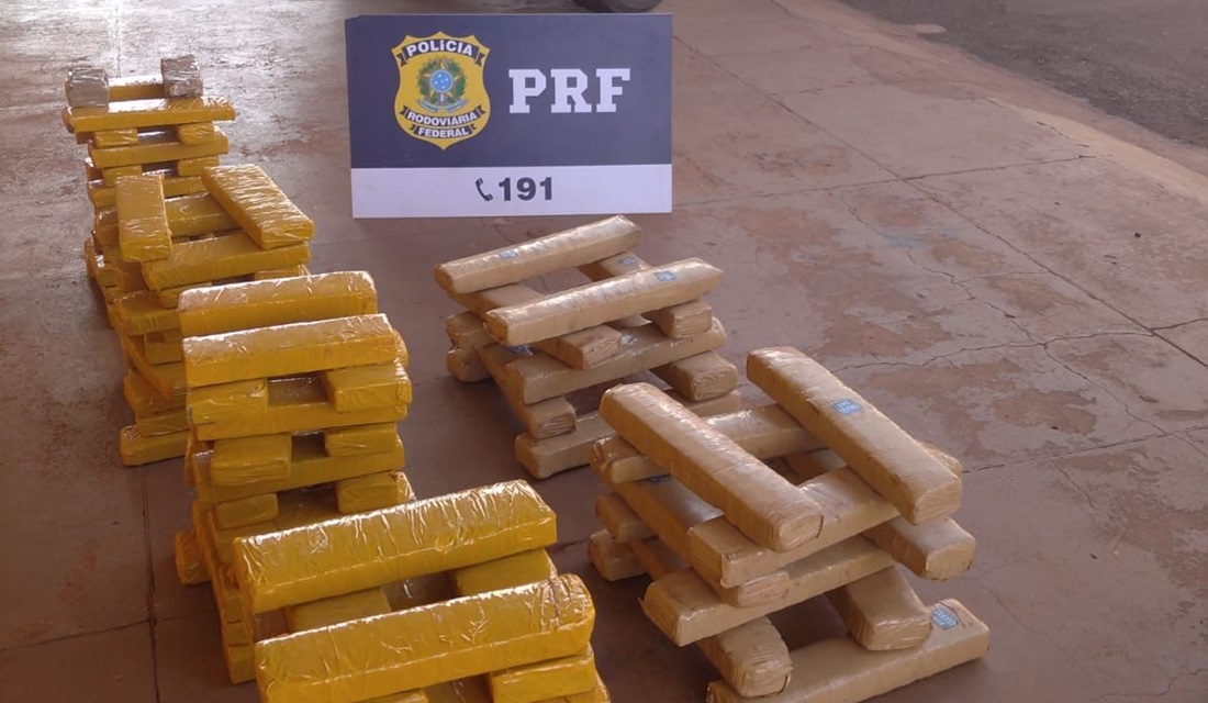 PRF prende trio com 90 kg de maconha na BR-364, em Jataí