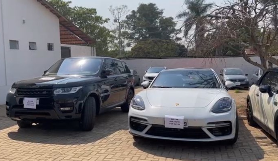 A Polícia Civil de Goiás prendeu três suspeitos de arrombarem lojas em Goiás e em Minas Gerais. Os investigados foram capturados em Goiânia, na segunda-feira (13). Porém, o caso foi divulgado pela polícia nesta quinta-feira (16). Em Anápolis, o prejuízo causado pelo grupo foi de R$ 22 mil. - Três suspeitos de roubarem lojas em Goiás e em Minas são presos em Goiânia