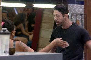 Influenciador ficou revoltado por ter sido o mais votado para a roça. A Fazenda: produção corta água e gás após Rico provocar punição