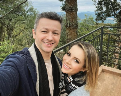 Sandy comemora aniversário de casamento com Lucas Lima