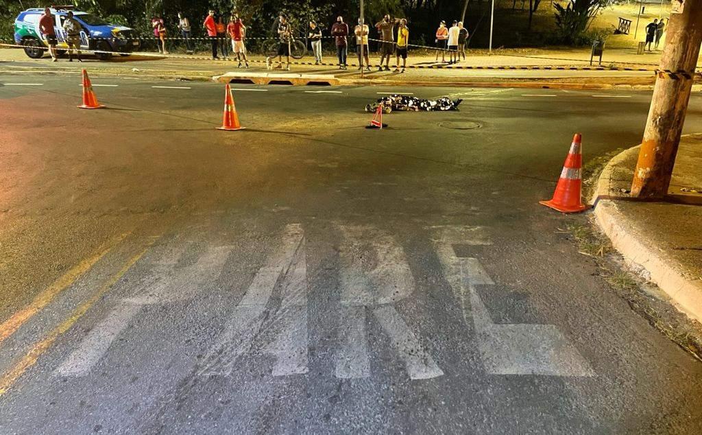 Mulher prestou os primeiros socorros à vítima e tentou reanimá-la, afirma polícia. Patinador morre em acidente no Parque Flamboyant