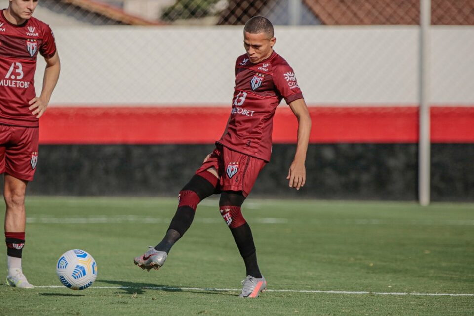 João Paulo treina no Atlético-GO
