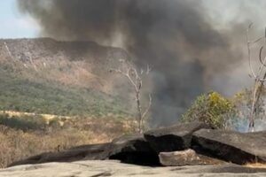 Incêndio se espalha pelo Vale da Lua, na Chapada dos Veadeiros (Foto: Divulgação)