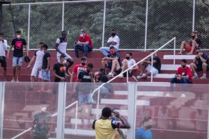 Torcedores durante partida entre Vila Nova e Atlético-GO, pelo Sub-20