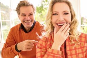 Edson Celulari anuncia que mulher está grávida de uma menina