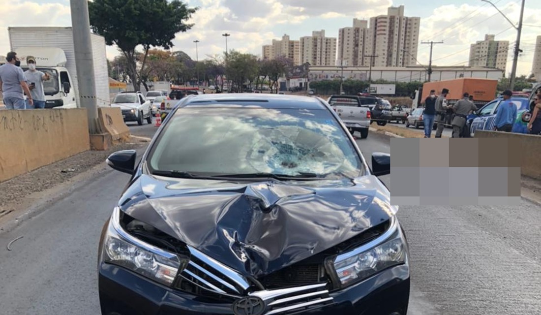 Homem morre atropelado no cruzamento das avenidas Consolação e Aderup, em Goiânia