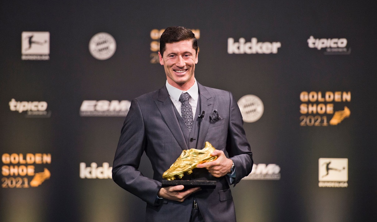 Lewandowski recebe o premio de maior artilheiro da Europa