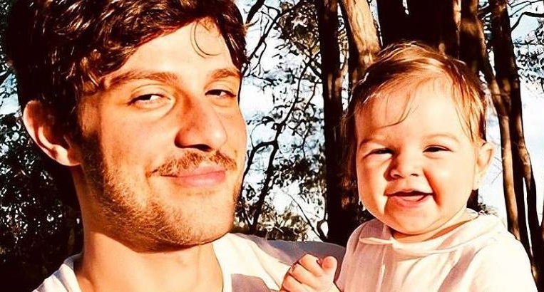 Atriz anunciou que estava grávida em abril. Ator Chay Suede revela o nome de segundo filho com Laura Neiva