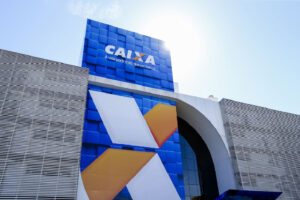 Caixa paga 6ª parcela do auxílio emergencial a nascidos em abril