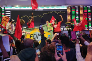 MTST ocupa bolsa de valores em SP contra fome e desigualdade