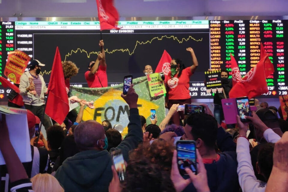 MTST ocupa bolsa de valores em SP contra fome e desigualdade