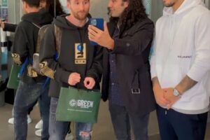 Messi ao lado de Sorím e Paredes