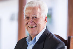 Com Covid-19, Padre Jesus Flores é intubado em UTI de Goiânia