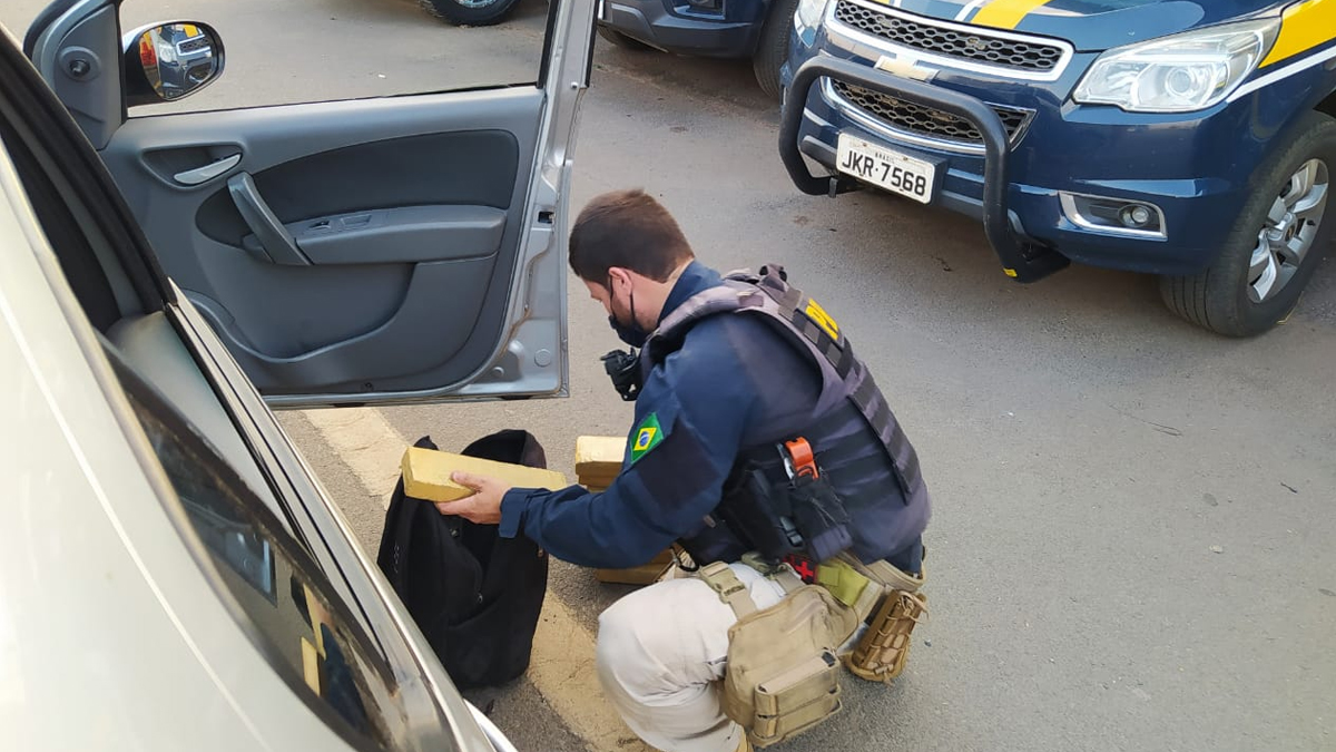 PRF apreende 9kg de maconha em veículo que ia de Goiânia para Brasília