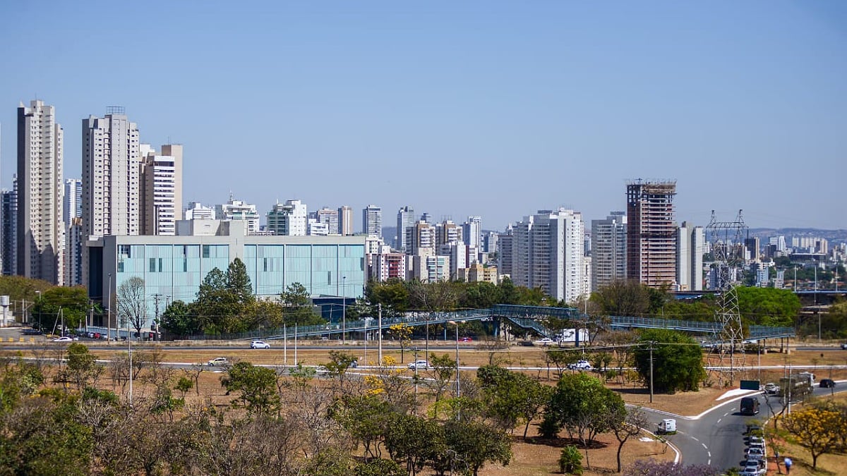 Horizonte de Goiânia com prédios ao fundo