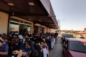 Restaurante cheio após fim das restrições