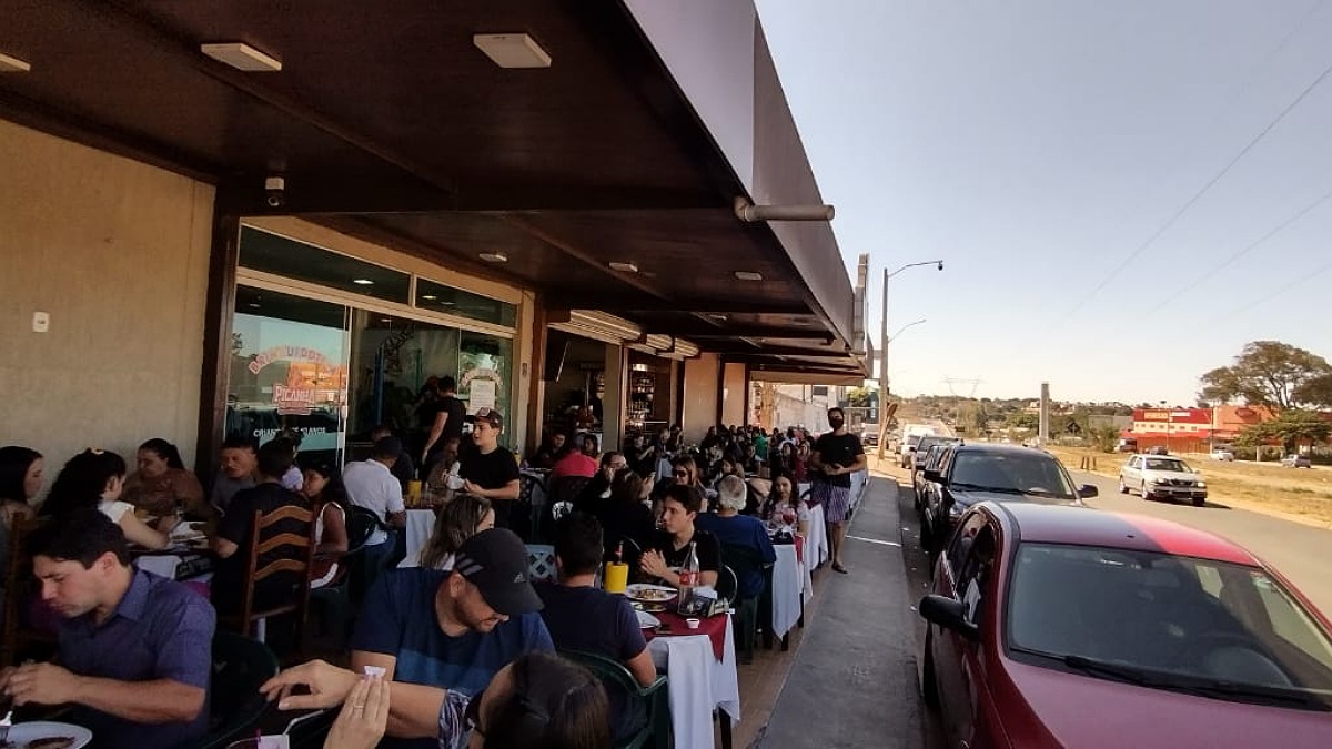 Restaurante cheio após fim das restrições