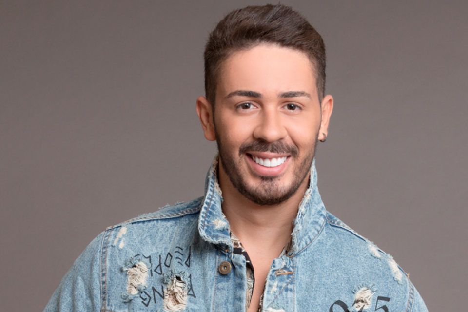 Humorista disse que o marido Lucas Guimarães também faz uso da peça. Carlinhos Maia fala sobre hábito de usar calcinha