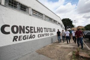 Prefeitura divulga novos números do plantão do Conselho Tutelar após órgão ter telefones cortados