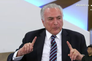 Temer confirma convite para disputar presidência pelo PSDB: 'Gentileza do Perillo'