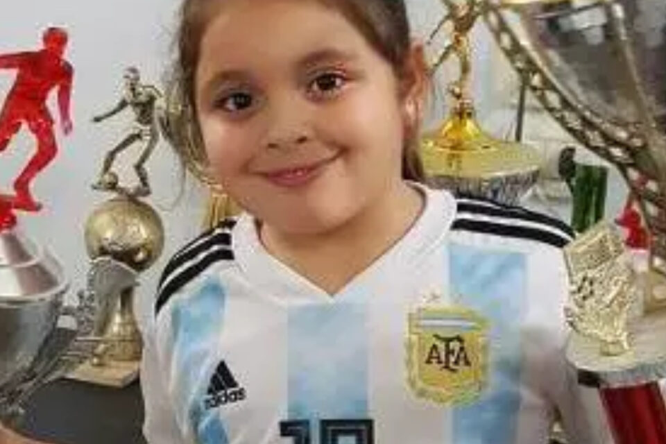 Imagem que ilustra a matéria Argentina de 8 anos assina com a Nike e encanta Messi com seus dribles