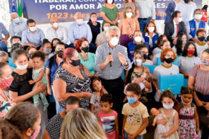 Governo entrega 2.359 cartões do programa Mães de Goiás em Itaberaí e Jaraguá